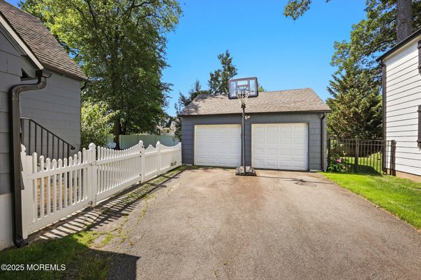 Detached Garage, Exterior