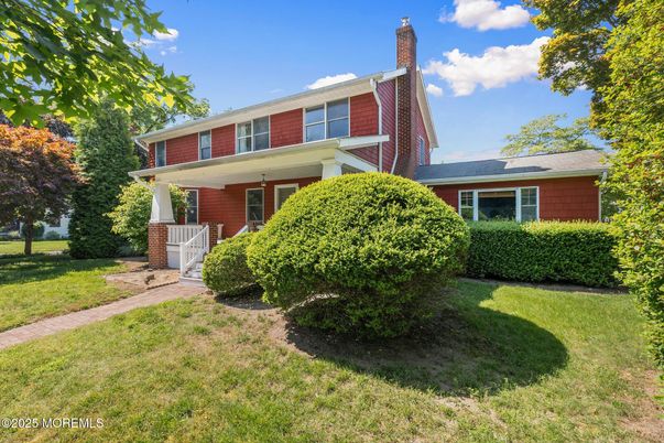 Exterior, Facade, Brick Facade, American Foursquare