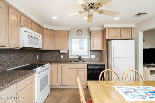 Dining room, Interior, Kitchen, Recessed Lighting