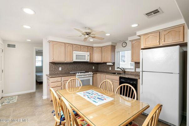Dining room, Interior, Kitchen, Recessed Lighting