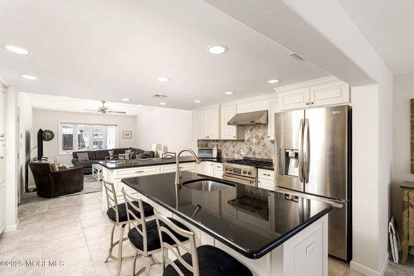 Interior, Kitchen, Living room, Recessed Lighting, Stainless Steel Appliances