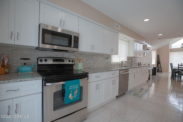 Dining room, Interior, Kitchen, Recessed Lighting, Stainless Steel Appliances