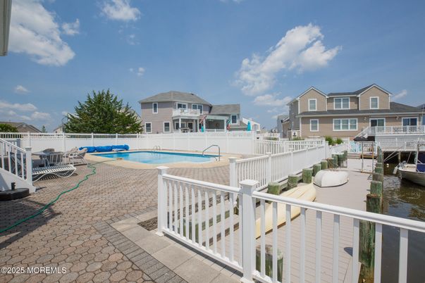 Exterior, Pool, Water