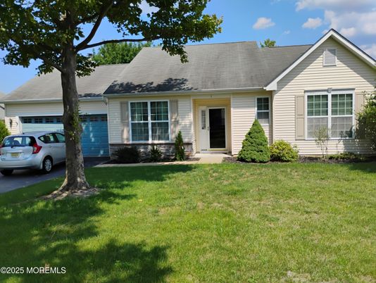 Attached, Exterior, Facade, Ranch