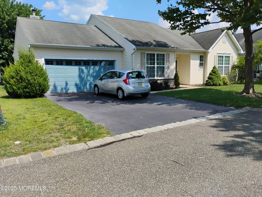 Attached, Exterior, Facade, Cape Cod