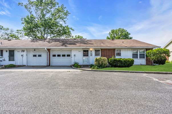 Attached, Exterior, Facade, Ranch