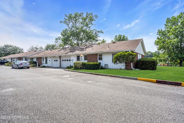 Attached, Exterior, Facade, Ranch