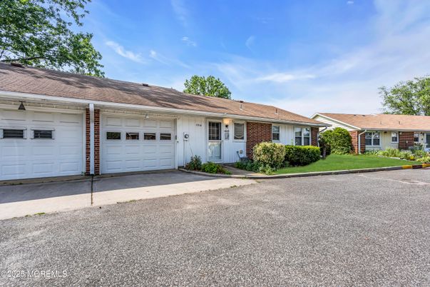 Attached, Exterior, Facade, Brick Facade, Ranch