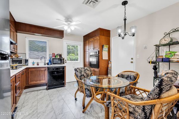 Dining room, Interior, Kitchen, Marble, Pendant Lights