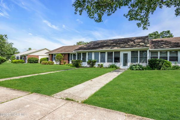 Exterior, Facade, Brick Facade, Ranch