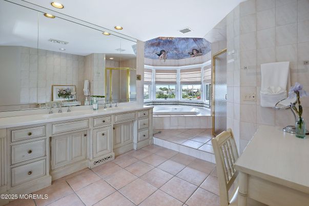 Bathroom, Interior, Recessed Lighting