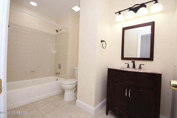 Bathroom, Interior, Recessed Lighting