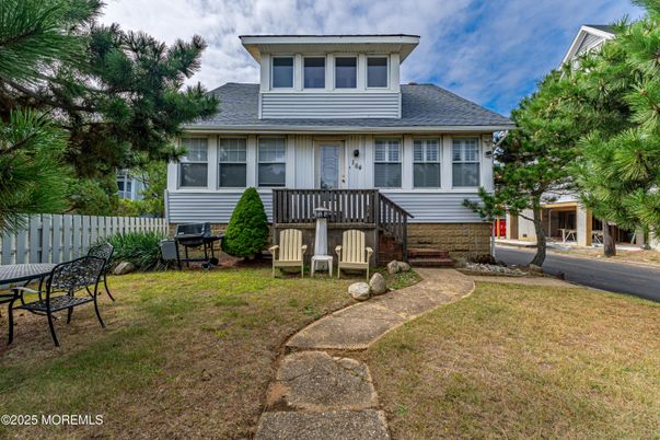 Exterior, Facade, American Foursquare