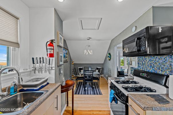 Dining room, Interior, Kitchen, Pendant Lights, Recessed Lighting, Wood Texture Flooring
