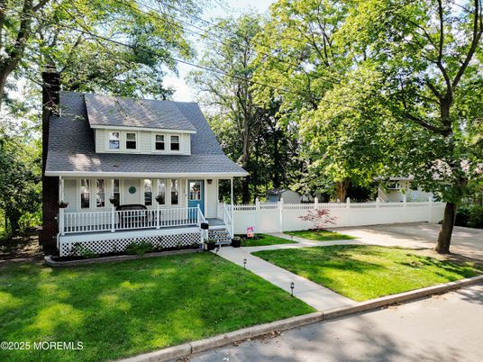 Exterior, Facade, Cape Cod