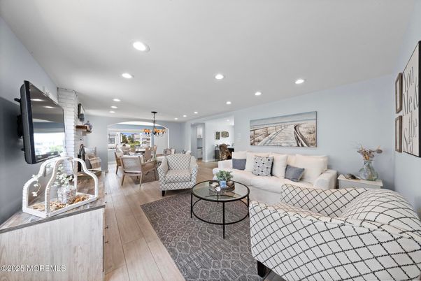 Dining room, Interior, Living room, Pendant Lights, Recessed Lighting, Wood Texture Flooring