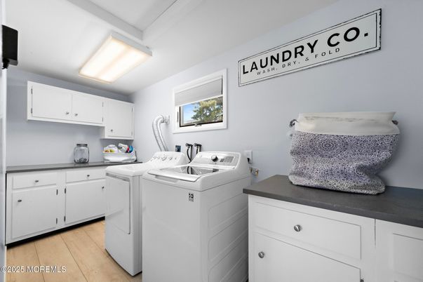 Interior, Washer, Wood Texture Flooring