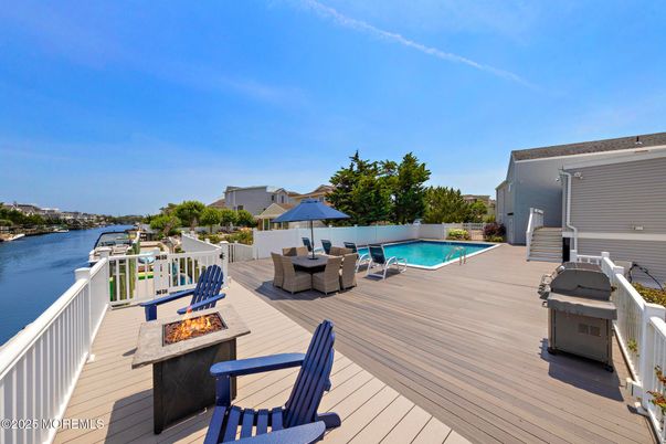 Exterior, Pool, Water