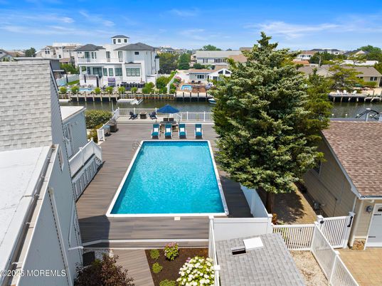 Exterior, Pool, Water