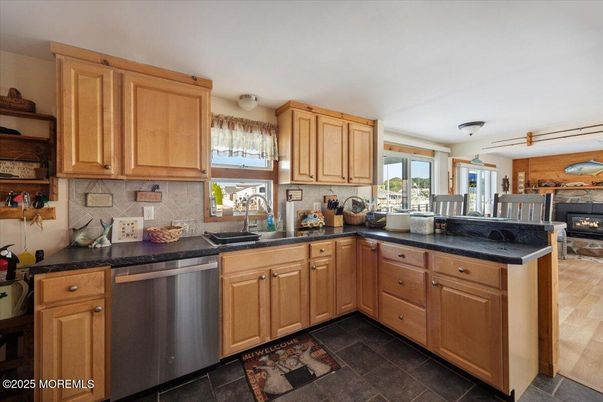 Fireplace, Interior, Kitchen, Stainless Steel Appliances