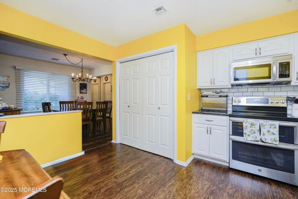 Chandelier, Dining room, Interior, Kitchen, Stainless Steel Appliances, Wood Texture Flooring