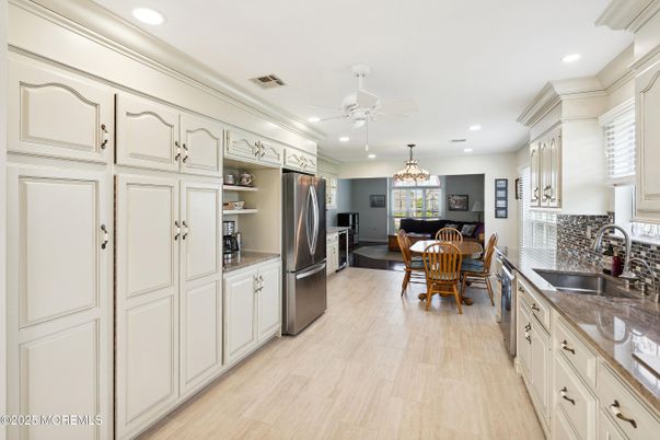 Chandelier, Dining room, Interior, Kitchen, Recessed Lighting, Wood Texture Flooring