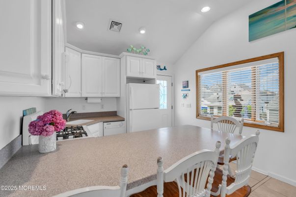 Dining room, Interior, Kitchen, Recessed Lighting