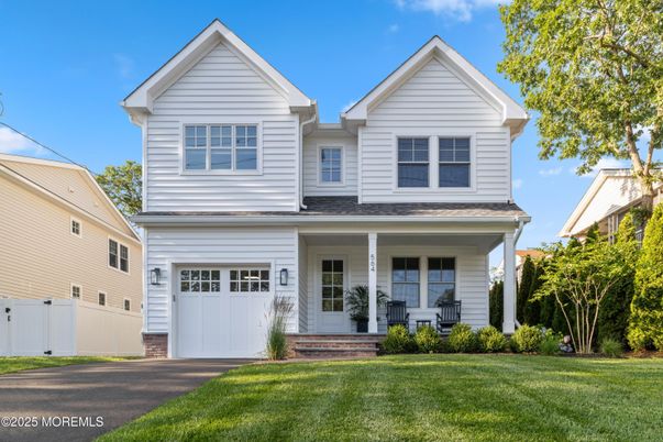 Attached, Exterior, Facade, Farmhouse