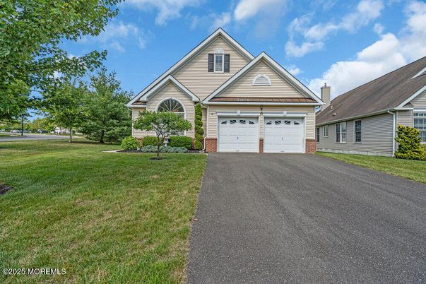 Attached, Exterior, Facade, Ranch