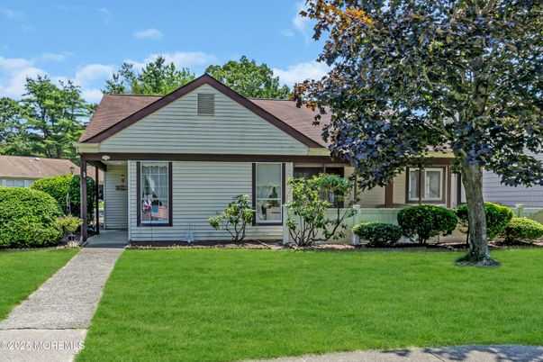 Exterior, Facade, Ranch