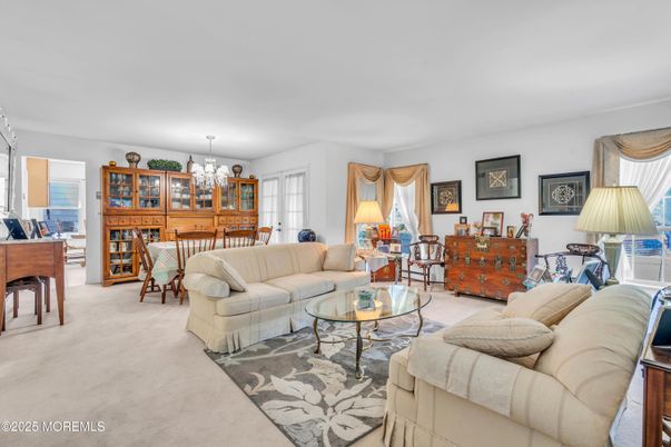 Chandelier, Dining room, Interior, Living room