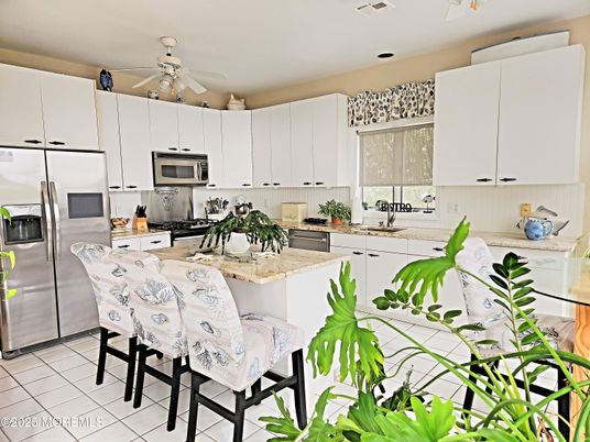 Dining room, Interior, Kitchen, Recessed Lighting, Stainless Steel Appliances