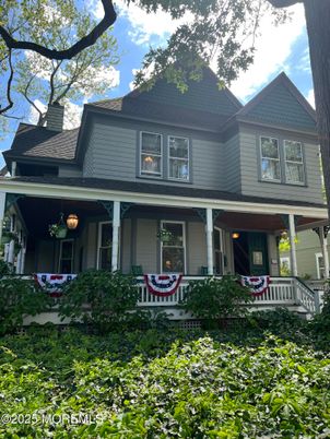 Exterior, Facade, Queen Anne Victorian