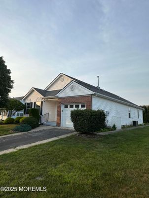 Attached, Exterior, Facade, Brick Facade, Ranch