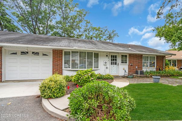 Attached, Exterior, Facade, Brick Facade, Ranch