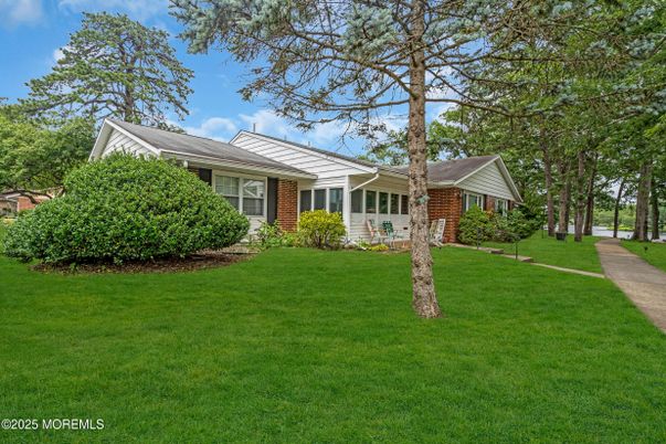 Exterior, Facade, Brick Facade, Ranch