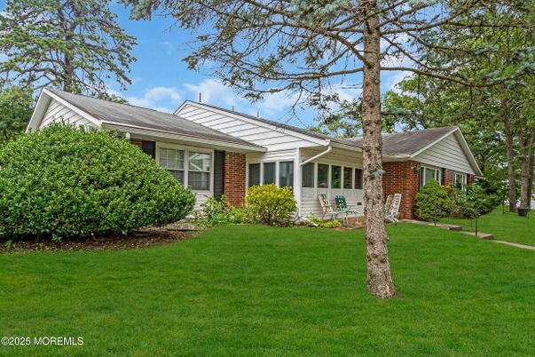 Exterior, Facade, Brick Facade, Ranch