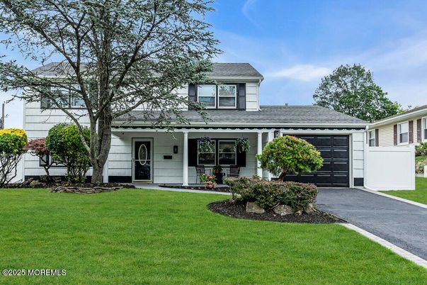 Attached, Exterior, Facade, Ranch