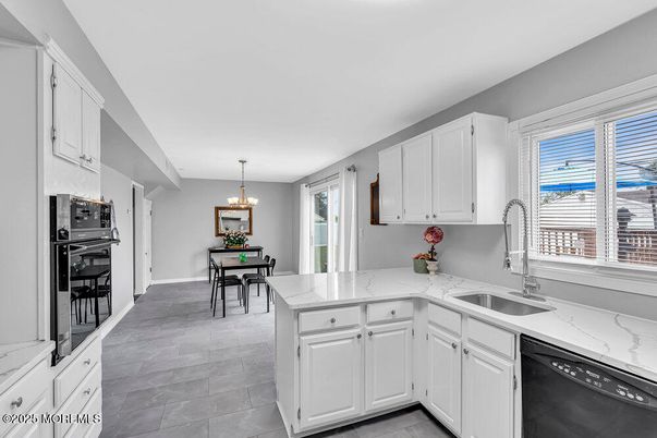 Chandelier, Dining room, Interior, Kitchen, Pendant Lights
