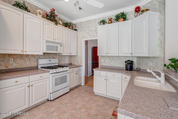 Interior, Kitchen, Marble Walls, Recessed Lighting