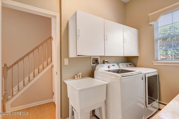 Interior, Washer, Wood Texture Flooring