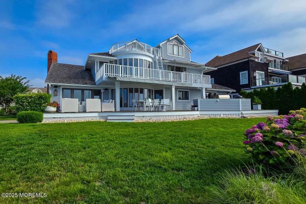 Backyard, Exterior, Facade, Queen Anne Victorian