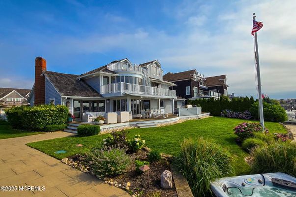 Backyard, Exterior, Hot Tub