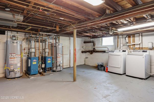 Interior, Washer, Wooden Beams