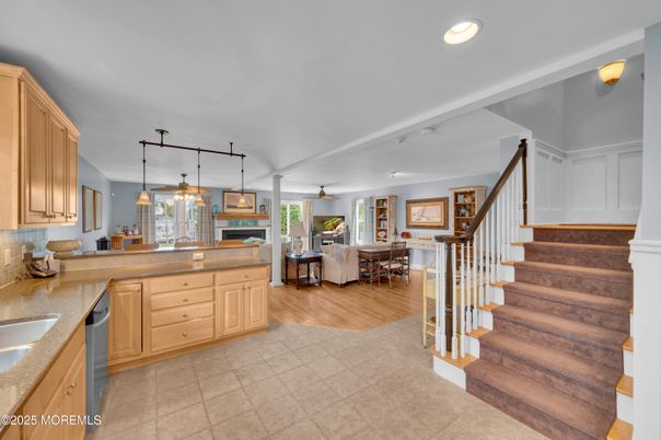 Dining room, Interior, Kitchen, Pendant Lights, Recessed Lighting, Wood Texture Flooring