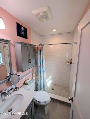 Bathroom, Interior, Recessed Lighting