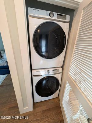 Interior, Utility Closets, Washer, Wood Texture Flooring