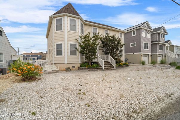 Backyard, Exterior, Facade, Queen Anne Victorian