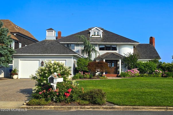 Attached, Exterior, Facade, French Provincial