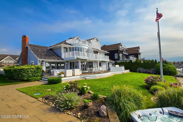 Backyard, Exterior, Facade, Hot Tub, Queen Anne Victorian